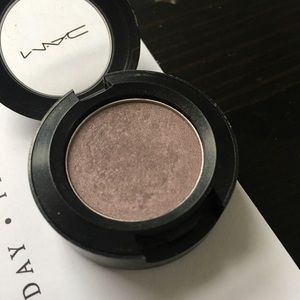 MAC Eyeshadow in Shale